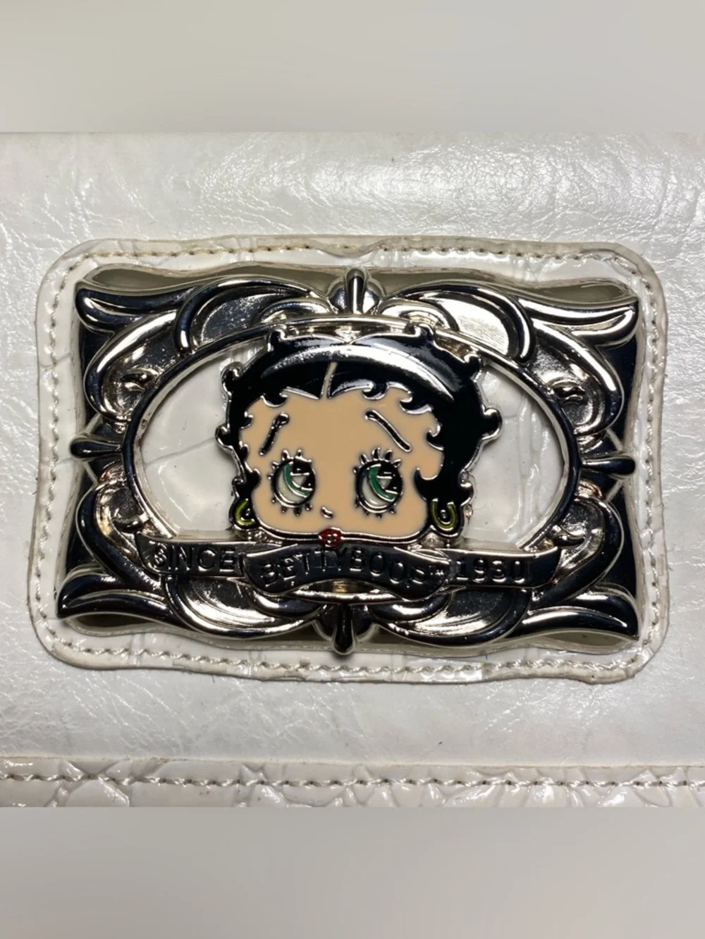 Betty Boop Women’s Leather Bi-Fold Wallet with Hardware emblem New